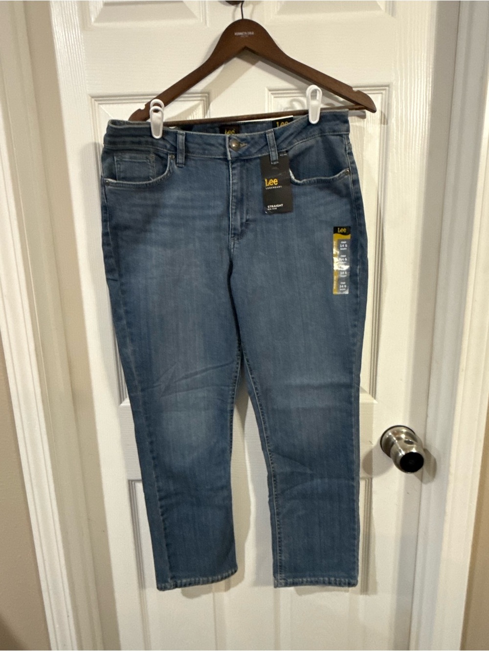 Lee Legendary Style Women’s Size 14 Short Straight Leg Denim Blue Jeans New NWT